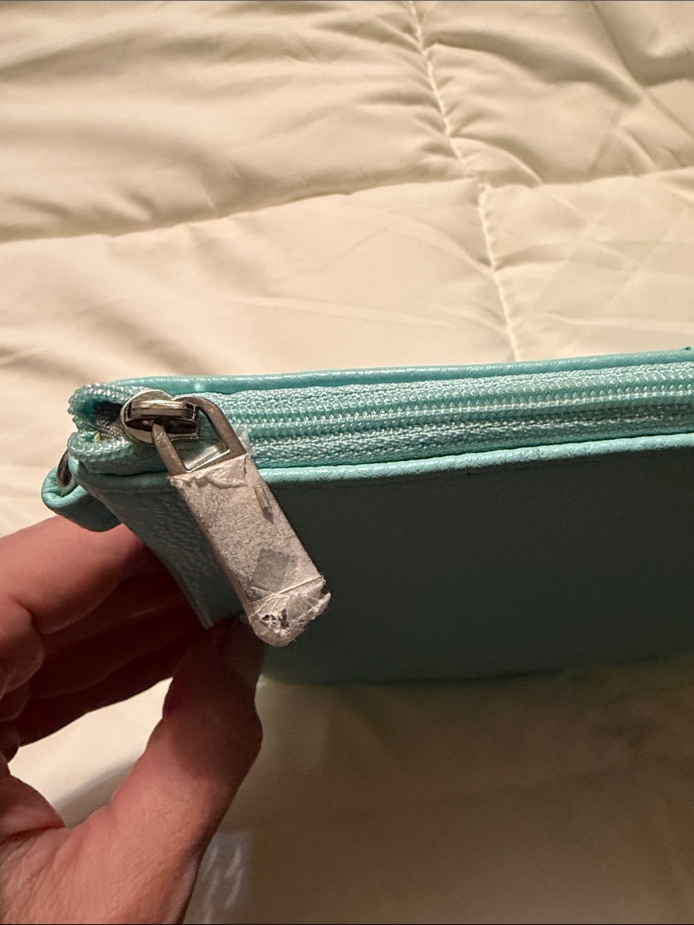 Jewell ThirtyOne Rubie Mini - “Skies For You Pebble" light aqua clutch brand new - Picture 2 of 2